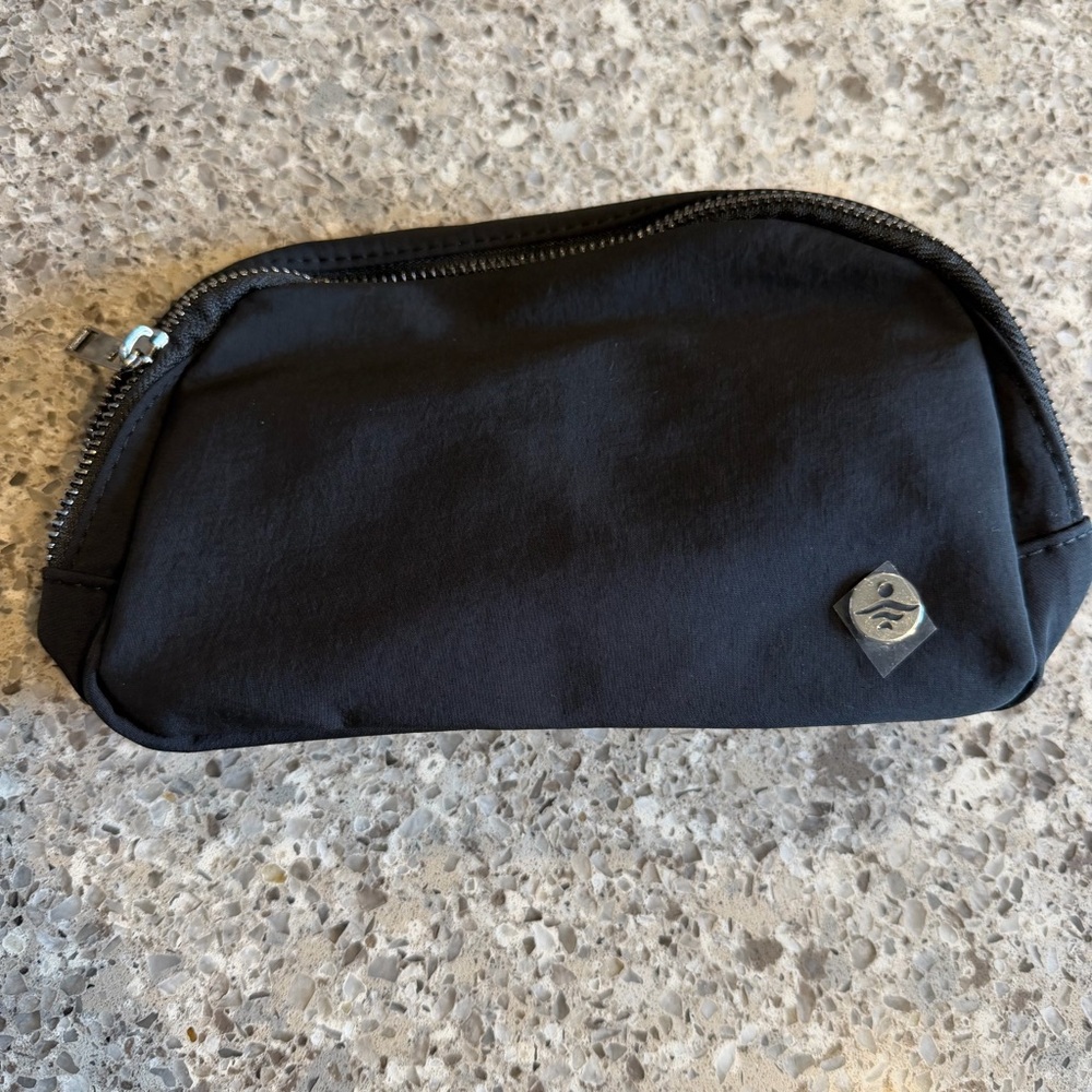 NWT l The Halara l Belt Bag l Black l Size:OS